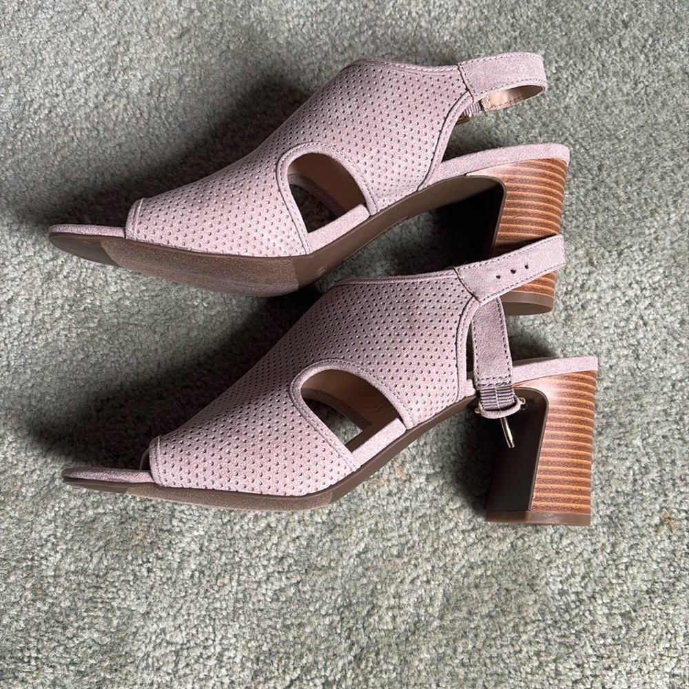 Gorgeous Liz Claiborne sandal with memory foam